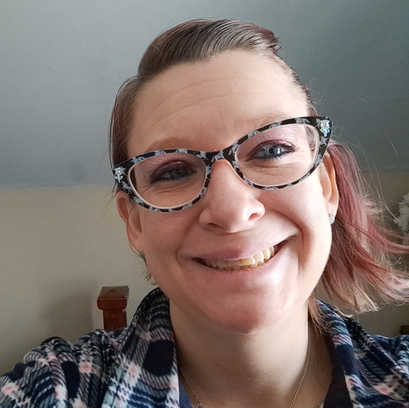 Meet your Posher, Alicia - Picture 2 of 2